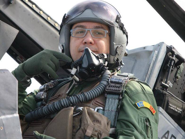 Imaginea articolului Pilot F-16: Premierul a vorbit tot timpul, mi-a spus: Yoggi, mă simt minunat, aş vrea această slujbă