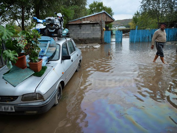 Imaginea articolului Peste 30 de locuinţe şi gospodării inundate într-o comună din Vaslui, în urma unei ruperi de nori