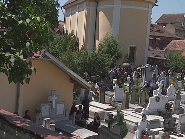Imaginea articolului Sibiu: Ilie Vonica, înmormântat cu slujbă specială, în prezenţa a peste 500 de persoane - VIDEO