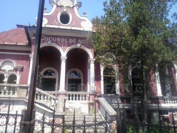 Imaginea articolului REPORTAJ: O clădire din Târgu Mureş construită de un berar în 1897, fostă grădină de vară, este acum o ruină - GALERIE FOTO