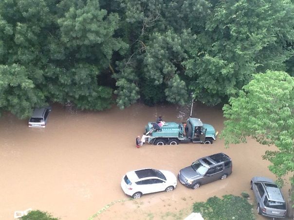 Imaginea articolului 32 de turişti români afectaţi de inundaţiile din Bulgaria au fost aduşi în ţară