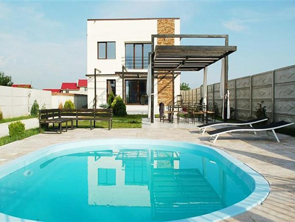 Imaginea articolului Vilele cu piscină din zonele limitrofe marilor oraşe sunt scoase la vânzare de la 100.000 euro