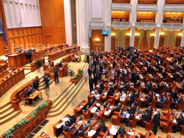 Imaginea articolului Băsescu cere Parlamentului reexaminarea legii pentru reducerea CAS
