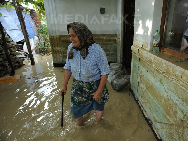 Imaginea articolului Bacău: 75 de case şi 150 de gospodării, inundate în două oraşe şi trei sate din judeţ