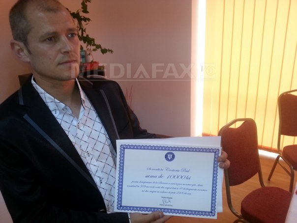 Imaginea articolului Ponta l-a premiat pe un angajat al Primăriei Cacica, după găsirea unui tezaur monetar geto-dacic