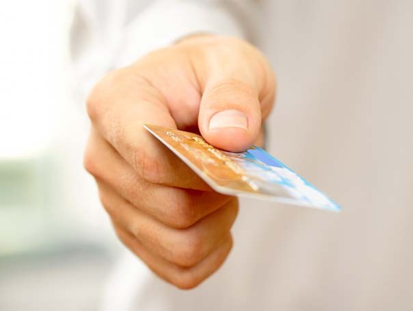 Imaginea articolului Guvernul a aprobat cadrul legal pentru plata taxelor cu cardul, online şi la Trezorerie, din 2015