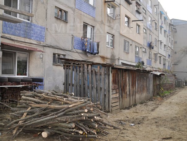 Imaginea articolului REPORTAJ: Orşova, oraşul fără încălzire centralizată de 25 de ani şi înnegrit de fumul sobelor cu lemne - FOTO