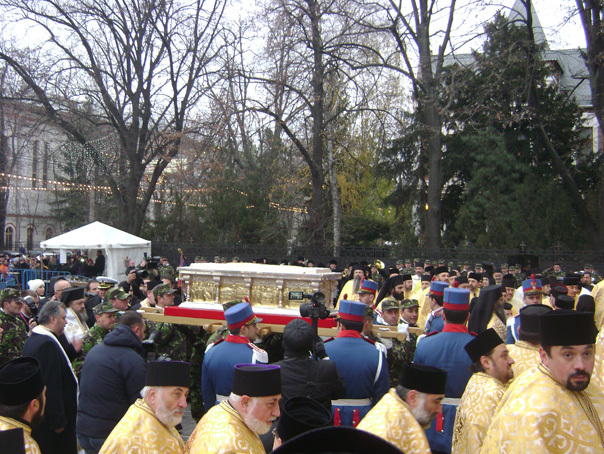 Imaginea articolului Galaţi: Mii de credincioşi, la racla cu moaştele Sf. Constantin Brâncoveanu aduse de PF Daniel