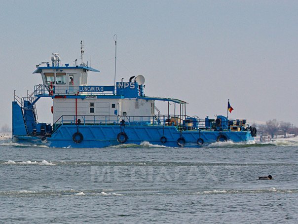 Imaginea articolului Zeci de nave blocate pe Dunăre în zona Portului Moldova Veche, din cauza vântului puternic