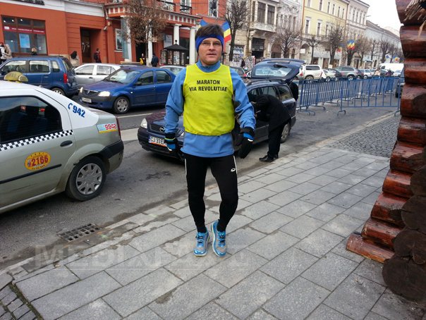 Imaginea articolului Maraton în memoria victimelor Revoluţiei: Un bărbat aleargă 42 de kilometri pe zi şi va parcurge distanţa de la Cluj la Timişoara