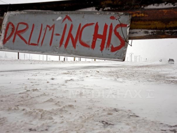 Imaginea articolului Vaslui: Trei drumuri judeţene, blocate în continuare de zăpadă, la două zile de la oprirea viscolului