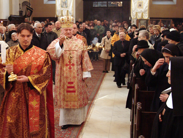 Imaginea articolului Cluj: Peste 600 de greco-catolici s-au rugat toată noaptea pentru pace, după atentatele de la Paris