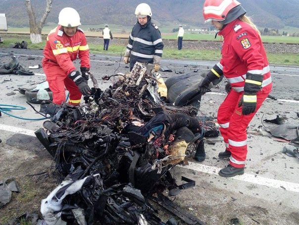 Imaginea articolului Braşov: Un tânăr a murit după ce autoturismul pe care îl conducea s-a izbit de un TIR - FOTO