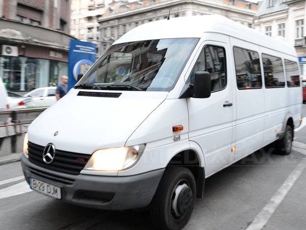 Imaginea articolului Şoferii de microbuze au pichetat Primăria Galaţi solicitând prelungirea licenţelor de transport
