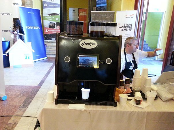 Imaginea articolului Aparat de făcut cafea, care arată şi câte calorii sunt într-o ceaşcă, prezentat la Techsylvania - FOTO