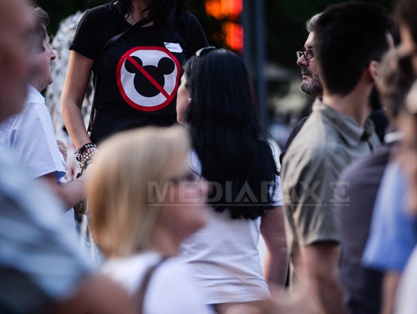 Imaginea articolului MANIFESTAŢIE în Piaţa Universităţii: Aproximativ o sută de persoane au cerut demisia lui Ponta - FOTO