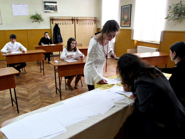 Imaginea articolului Două supraveghetoare la Bac la Cernavodă, unde s-au semnalat fraude, riscă excluderea din învăţământ