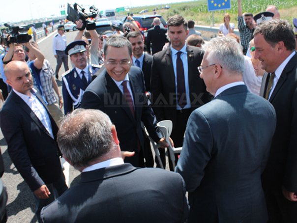 Imaginea articolului Punctul de Trecere a Frontierei Nădlac II - Csanadpalota  a fost inaugurat. Ponta a venit în cârje. Invitaţia vicepremierului maghiar către România - GALERIE FOTO