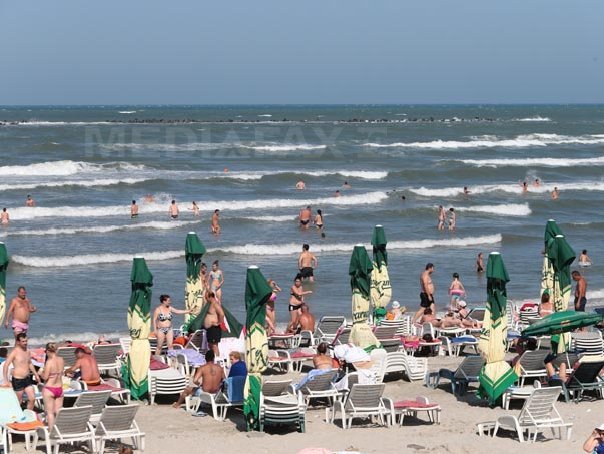 Imaginea articolului Constanţa: ANPC a dat amenzi operatorilor de plajă, dar şi pentru alimente expirate la un restaurant
