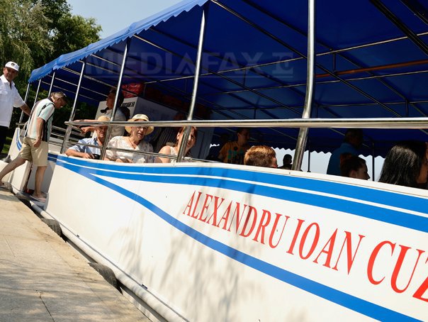 Imaginea articolului Bucureştenii se vor putea plimba cu vaporaşul pe lacul din parcul Alexandru Ioan Cuza - GALERIE FOTO