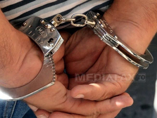 Imaginea articolului Călăraşi: Poliţiştii acuzaţi că au violat o fată fugită dintr-un centru de plasament au fost arestaţi