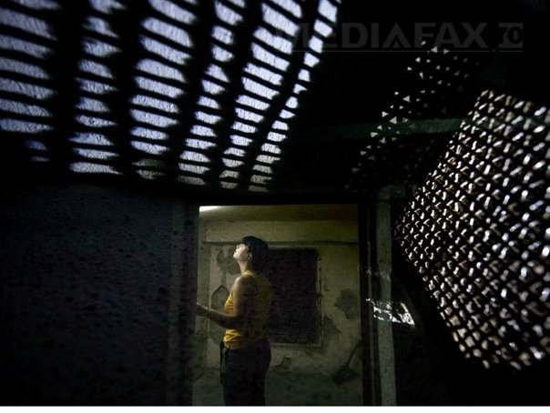 Imaginea articolului REPORTAJ: "Şuteală cu Şmenuială", o expoziţie într-o fostă închisoare, ce ascunde poveşti ale trecutului - VIDEO, FOTO