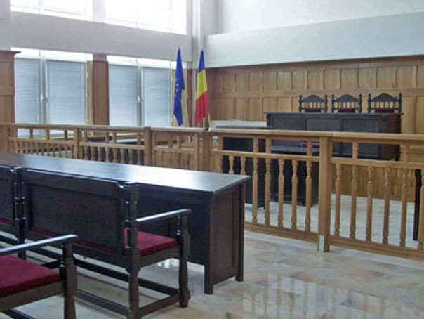 Imaginea articolului Grefieră de la Tribunalul Bacău, condamnată la închisoare cu executare pentru fapte de corupţie
