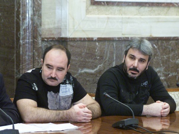Imaginea articolului Fraţii Cămătaru şi alte trei persoane, reţinuţi după incidentul de la Curtea de Apel