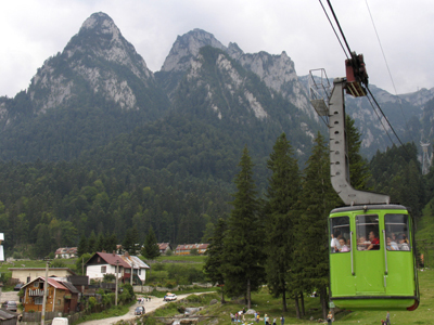 Imaginea articolului Turist rănit grav în Bucegi: El este coborât cu targa de pe munte de salvamontişti