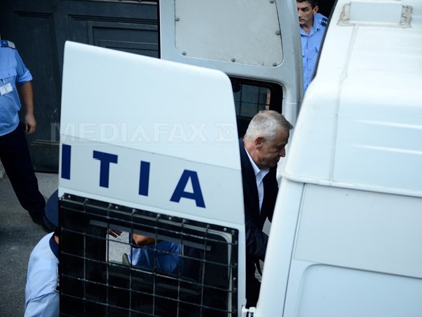 Imaginea articolului Sorin Oprescu, transportat la spital după ce i s-a făcut rău. Primarul suspendat, readus în arest, la scurt timp 