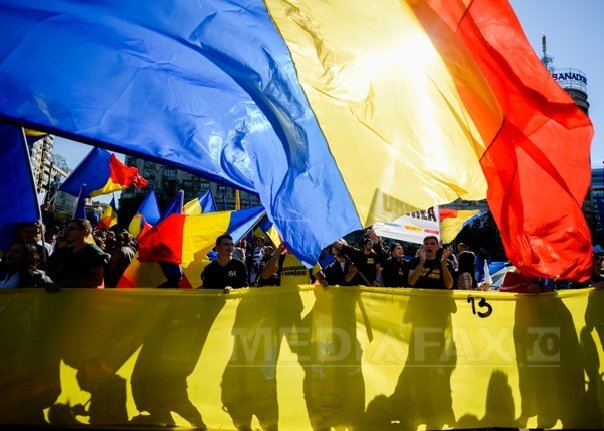 Imaginea articolului INCIDENTE la Neptun, unde are loc şedinţa guvernelor României şi Republicii Moldova: Peste 300 de persoane cer unirea: ”Vrem Unire”, ”Trecem Prutul”, ”Basarabia e România”