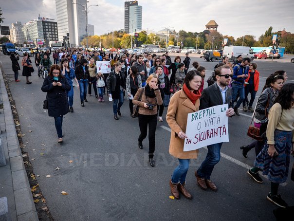 Imaginea articolului Marş în Capitală, pentru prevenirea şi combaterea violenţei împotriva femeilor - FOTO