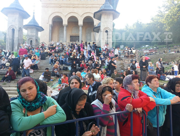 Imaginea articolului Peste 10.000 de pelerini, la săbătoarea Sfântului Dimitrie