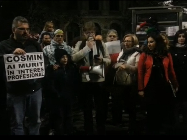 Imaginea articolului Aproximativ 300 de persoane au cerut demisia lui Oprea în faţa Guvernului - VIDEO