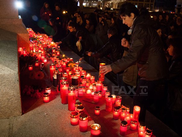 Imaginea articolului COMEMORARE la Iaşi: Sute de oameni au participat la un miting al tăcerii, în memoria victimelor de la Colectiv - FOTO