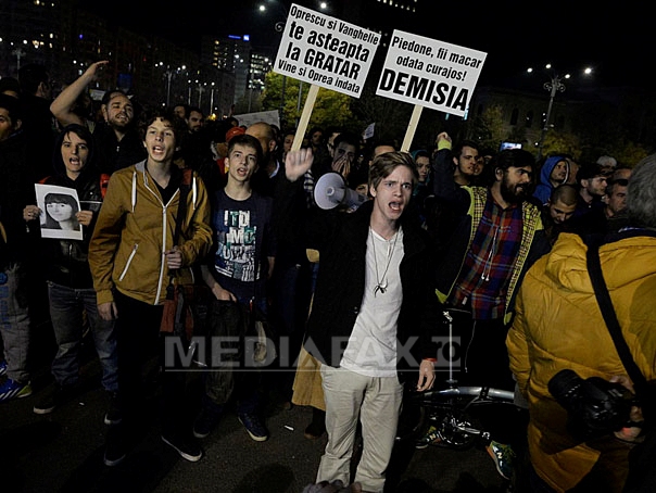 Imaginea articolului Reprezentanţii tinerilor îşi încurajează colegii să iasă în stradă: "Demisiile nu rezolvă problemele"