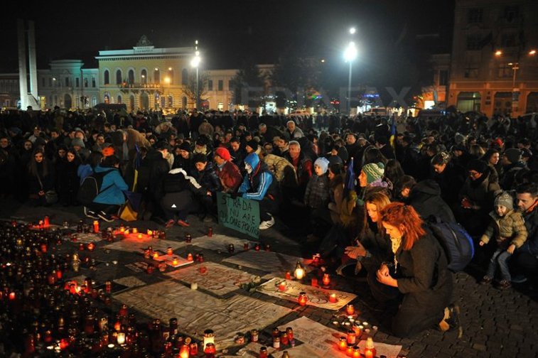 Imaginea articolului NOI PROTESTE în ţară: Mii de persoane au manifestat în Galaţi, Cluj, Arad, Sibiu, Iaşi şi alte oraşe - GALERIE FOTO