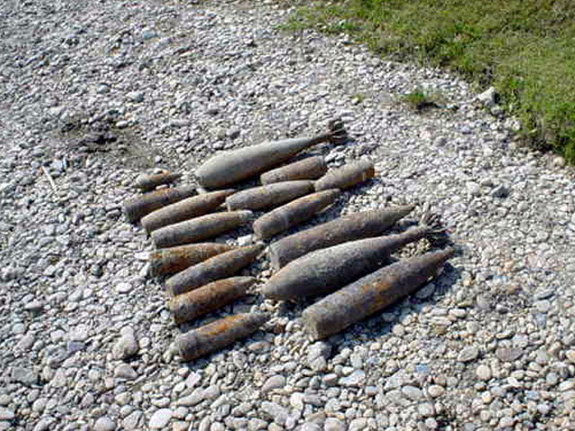Imaginea articolului Bacău: Peste o sută de bombe funcţionale, găsite de căutătorii de metale în apropierea unui han
