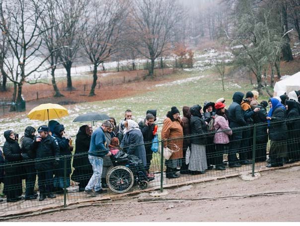 Imaginea articolului 26 de ani de la moartea lui Arsenie Boca: Mii de pelerini au mers la Mănăstirea Prislop - FOTO