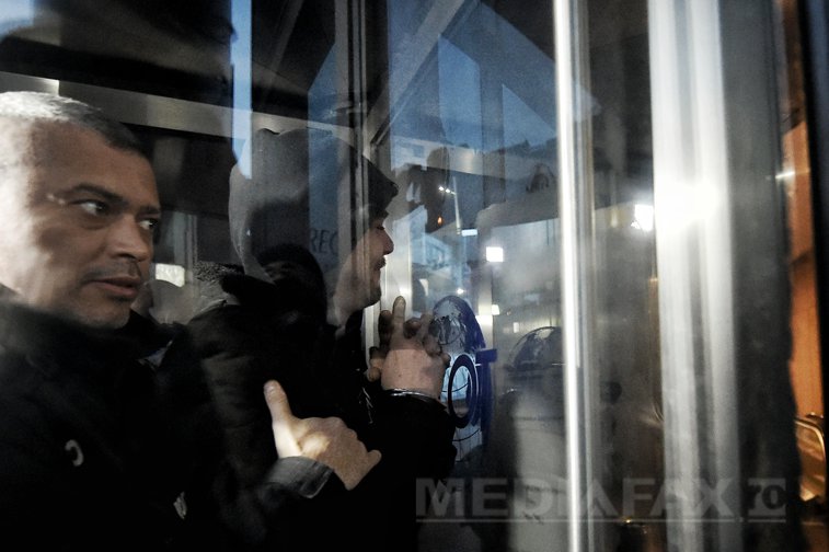 Imaginea articolului ATENTAT dejucat la Târgu Secuiesc: Beke Istvan plănuia să pună un dispozitiv exploziv într-un coş de gunoi din centrul oraşului şi să-l detoneze cu ajutorului unui telefon mobil
