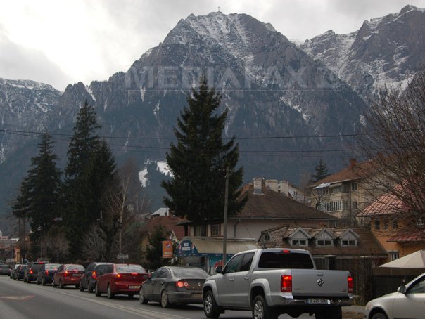 Imaginea articolului Traficul pe DN 1,îngreunat pe sensul de urcare spre munte.Mii de turişti se îndreaptă către staţiuni