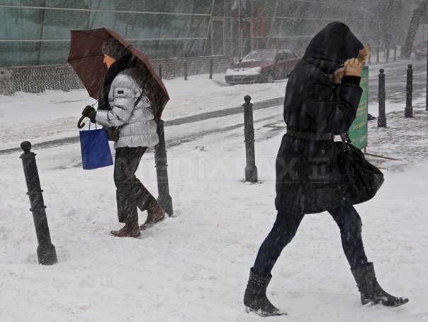Imaginea articolului Anunţul meteorologilor legat de ninsori: E posibil să prelungim până marţi CODUL GALBEN