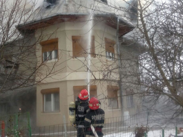 Imaginea articolului Incendiu puternic la o casă din zona Băneasa din Bucureşti - FOTO