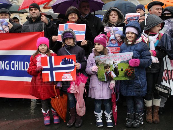 Imaginea articolului Mii de persoane au protestat în SUA, Canada şi Europa faţă de situaţia familiei Bodnariu