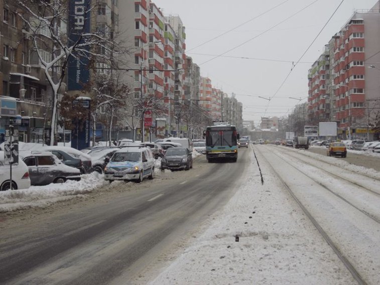 Imaginea articolului Probleme cu transportul în comun în Capitală, din cauza ninsorii. Primăria Sector 4: Au fost linii electrice de troleibuz blocate, ENEL şi RATB să intervină mai prompt