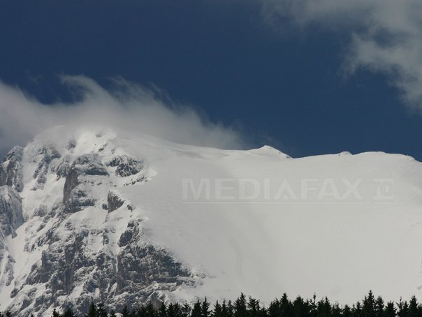 Imaginea articolului COD ROŞU de avalanşă în Munţii Făgăraş. Turiştii sunt avertizaţi să nu urce pe munte