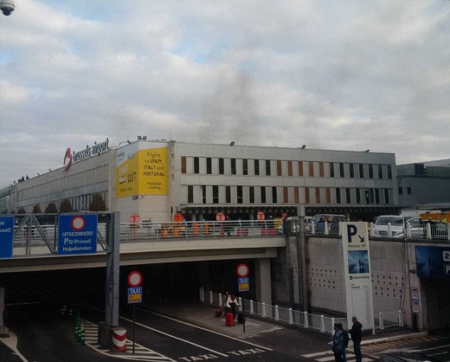 Imaginea articolului MAE: Ambasada României la Bruxelles a întreprins în regim de urgenţă demersurile pentru informaţii