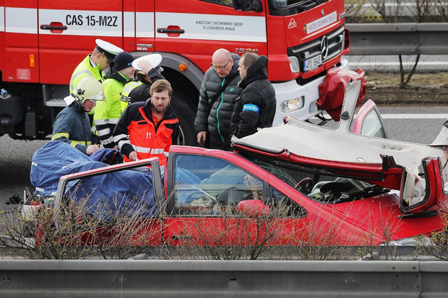 Imaginea articolului Patru români au murit şi trei au fost răniţi într-un accident produs în Cehia