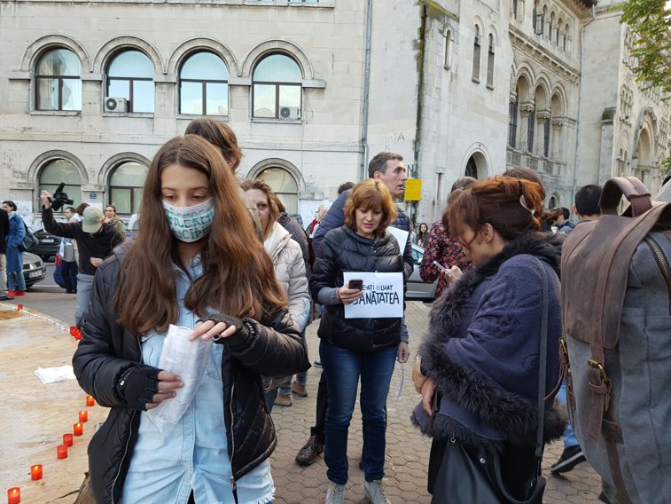 Imaginea articolului Protest faţă de situaţia din sistemul medical. Manifestanţii au cerut demisia ministrului Achimaş - VIDEO