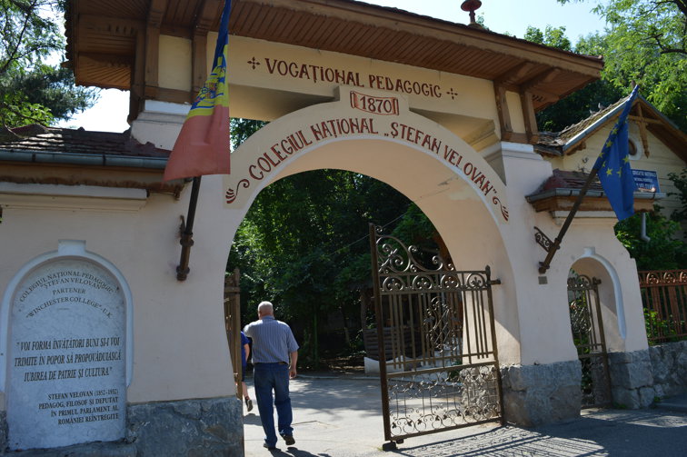 Imaginea articolului REPORTAJ: Grădina de legume şi muzeul din curtea unei şcoli din Craiova - GALERIE FOTO 